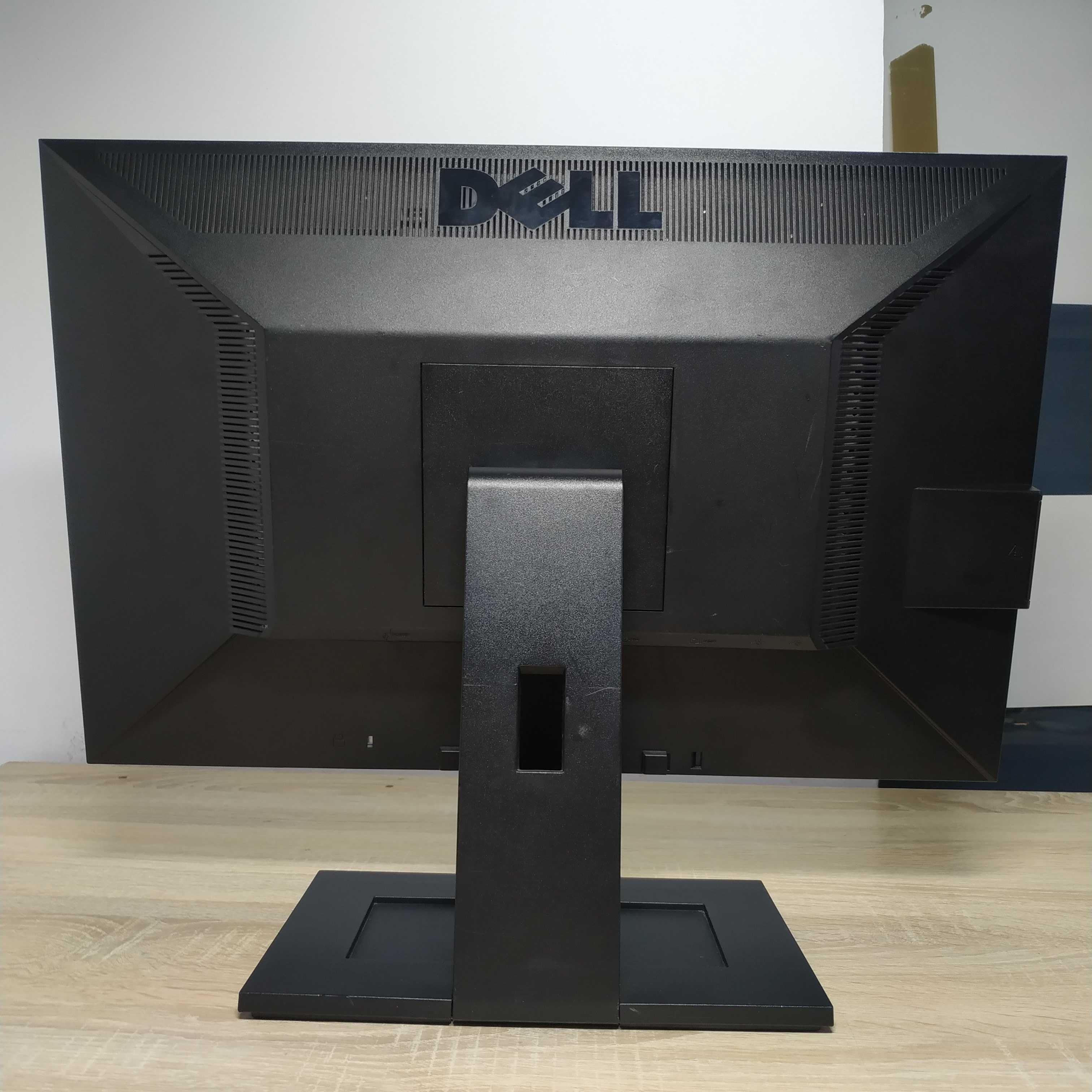 Монітор б/в 22" Dell P2210f (TN / 1680x1050 / DP / DVI / VGA
