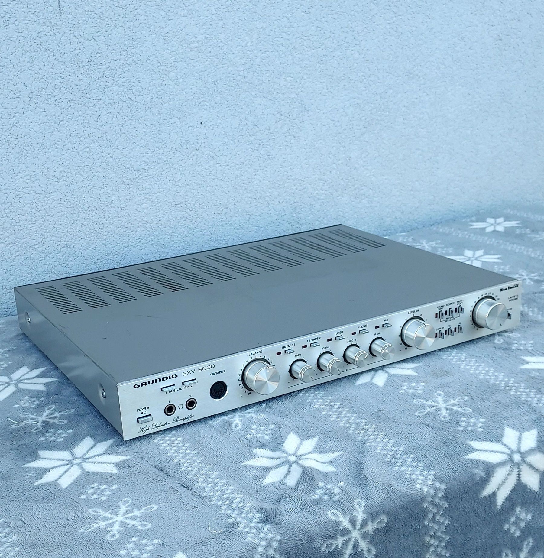 Przedwzmacniacz Grundig SXV-6000