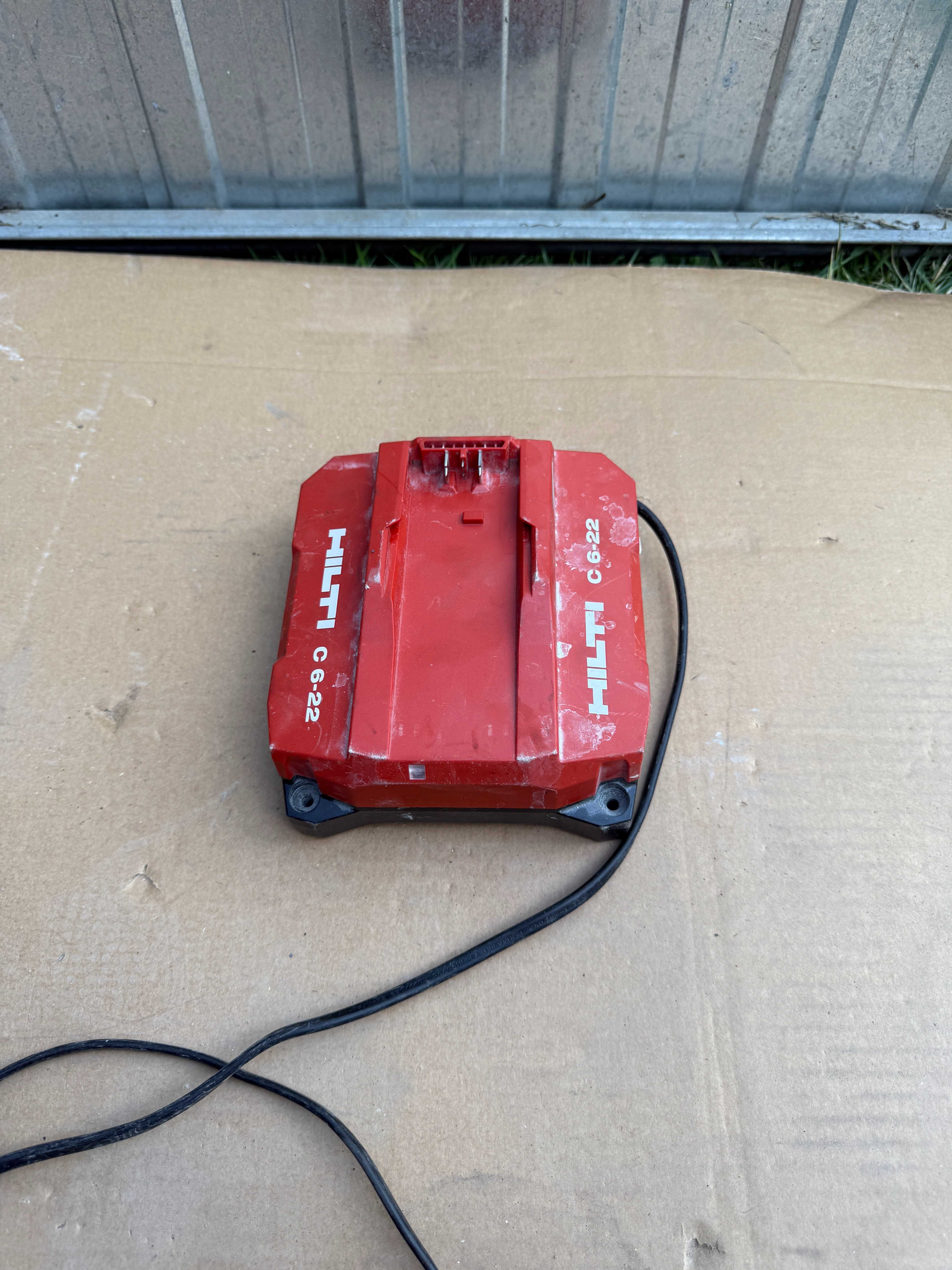 Sprzedam Używaną Ładowarkę Hilti C 6-22 - Sprawna i Niezawodna