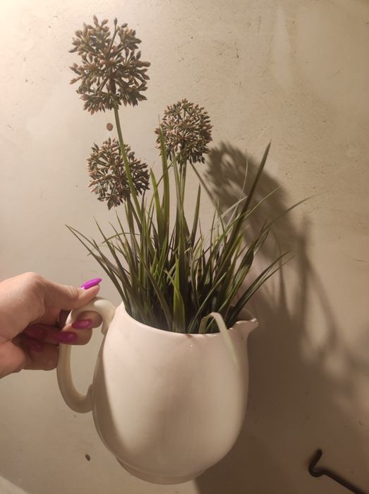 Kwiat suszony Ikea w dzbanku fejka
