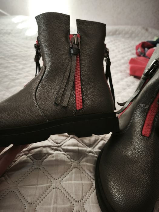 Взуття на дівчинку