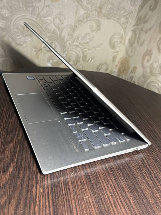 Asus VivoBook S330F — стильний і потужний ноутбук для роботи
