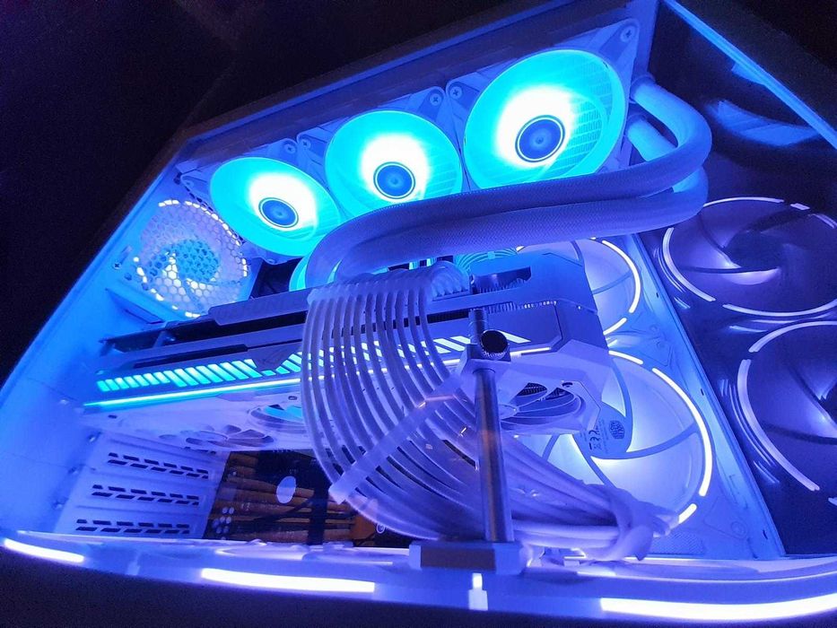 Редкая белая видеокарта Asus ROG Strix RTX 3080 10G