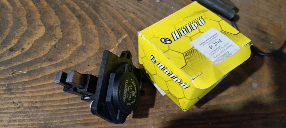 Регулятор напруги 2104,05,07 2108, 2109, 21099 із щітками