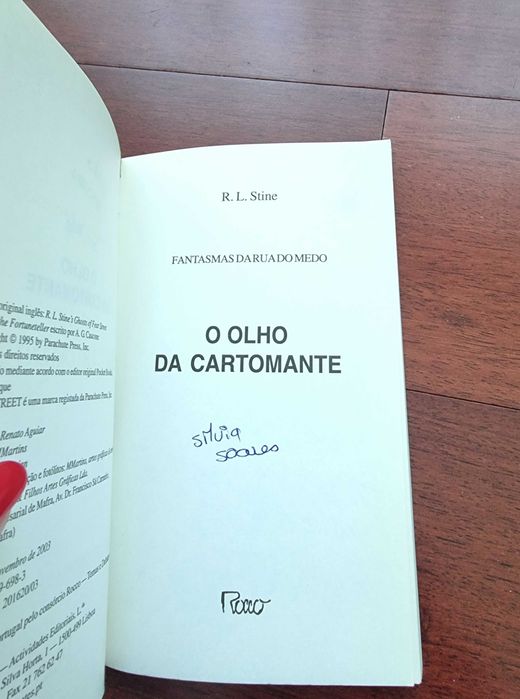 Livro "O Olho da Cartomante" de R. L. Stine