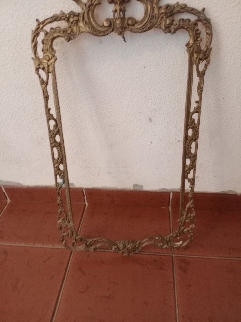 Moldura de metal