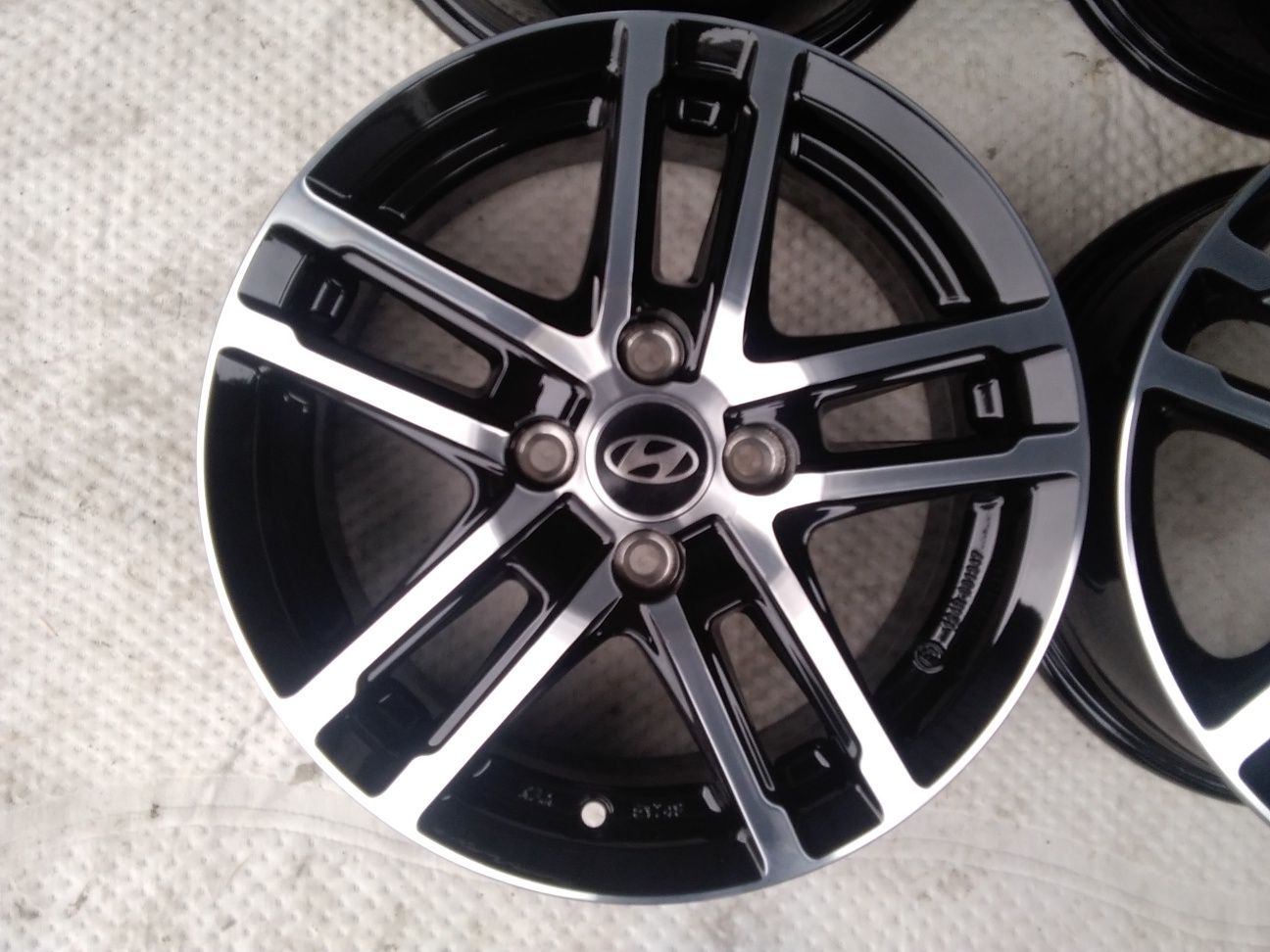 Felgi 15" 4x100 Hyundai felgi aluminiowe NOWE piękny wzór