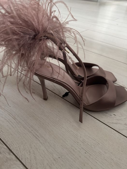 Босоніжки з пірям Zara, розмір 41