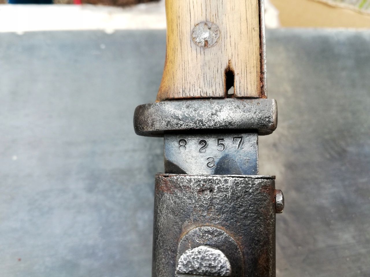 Niemiecki bagnet Mauser z pochwą, zgodny