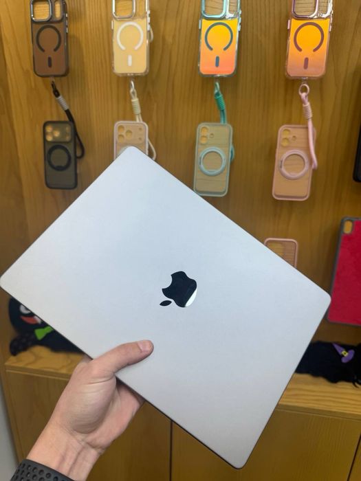 Macbook pro 14ʼ m1 max 32/1Tb