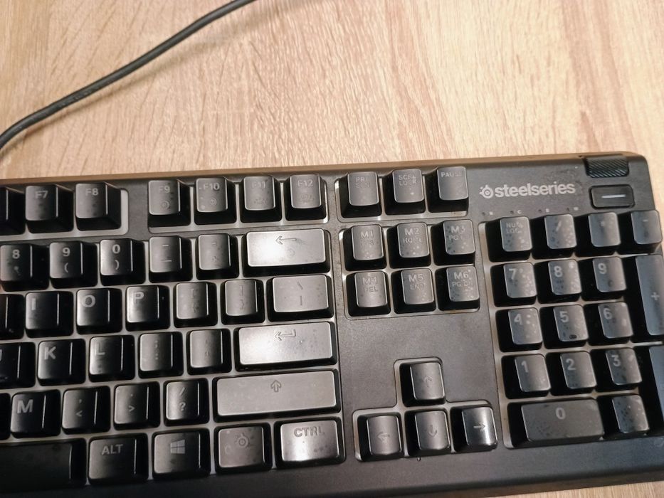 Klawiatura przewodowa steelseries apex