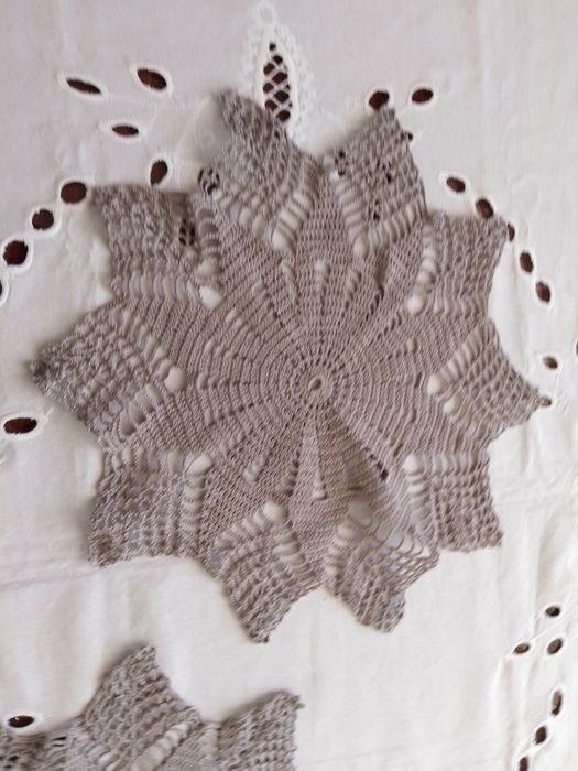 Zestaw serwetek robione na szydełku 3 sztuki.