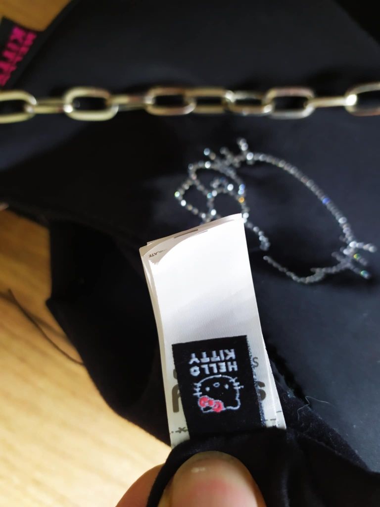 Czarna torebka do ręki na srebrnym łańcuszku Hello Kitty