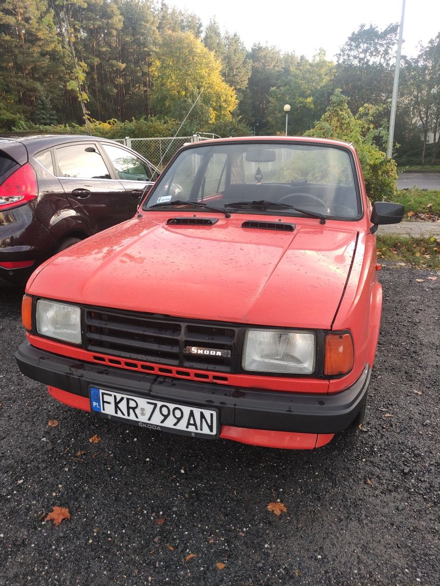 Pomarańczowa Skoda 105L
