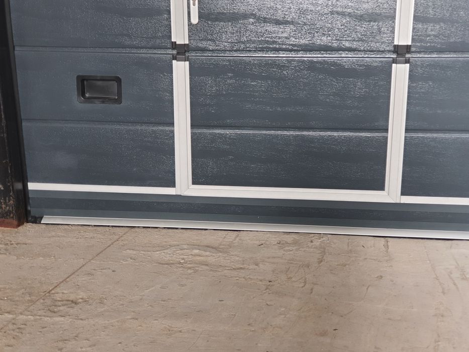 Ремонт Секційних воріт