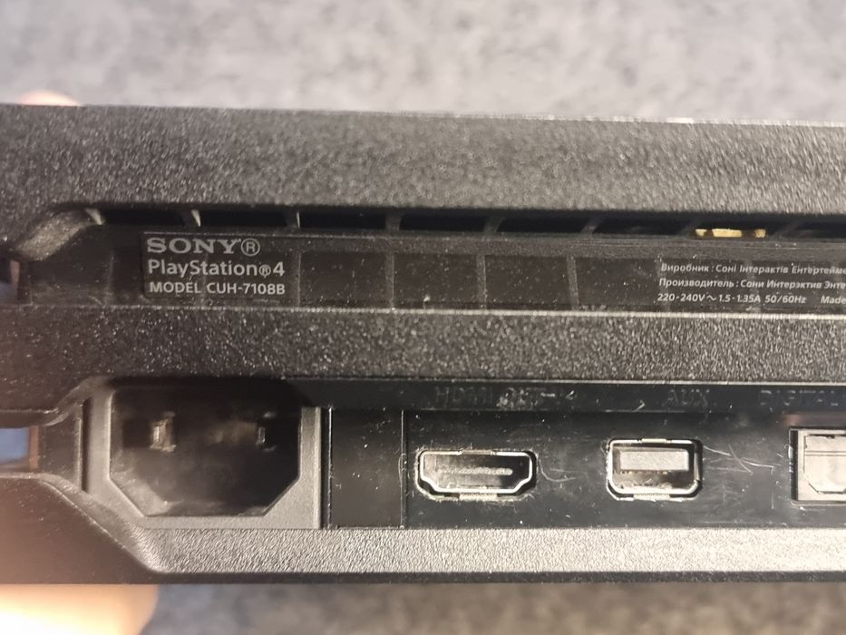 Ps4 pro 1TB CUH-71XX