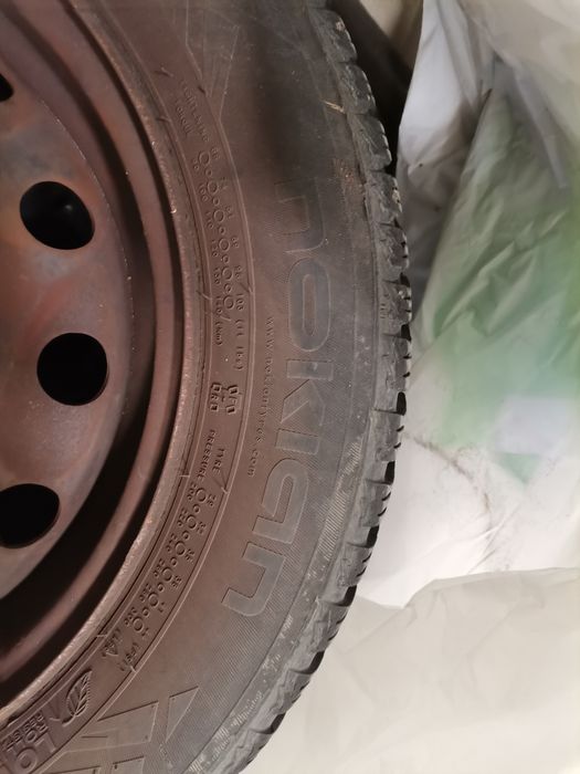 Sprzedam opony z felgami z Peugeot 206