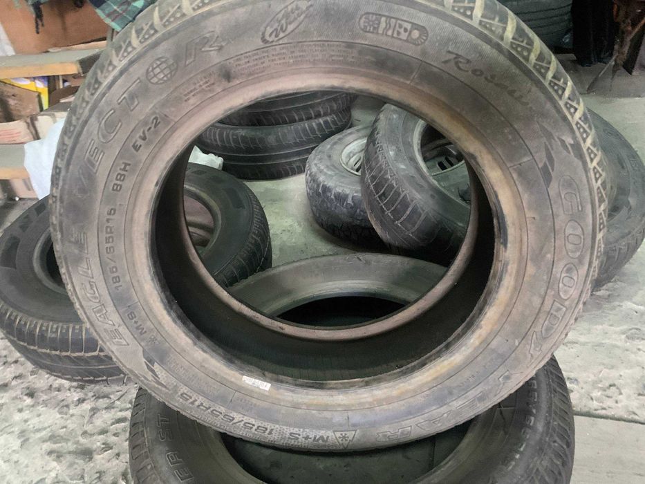 Goodyear зима 185/65 r15 88H ev-2