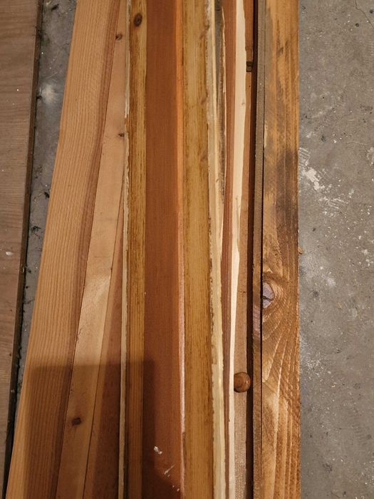 Resztki boazerii z demontażu