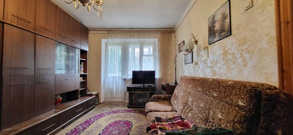 Продається простора 3-кімнатна квартира в Центрі