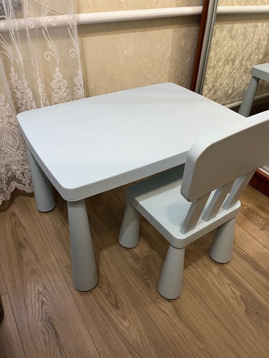 Дитячий стіл та стілець ікея