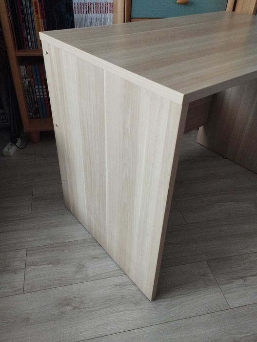 Biurko z krzesełkiem