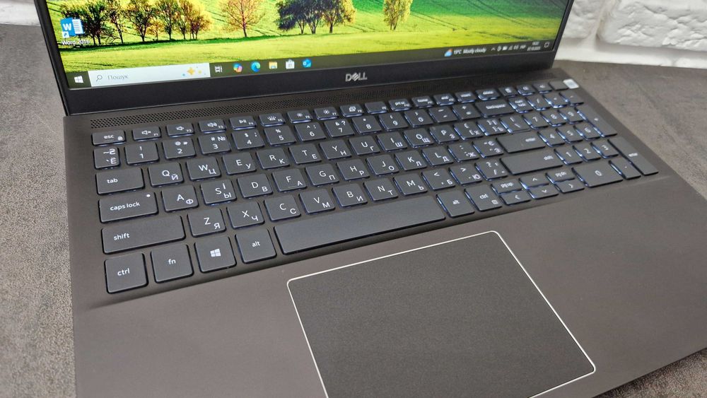 Ноутбук Dell Vostro 7500 / i7-1075H/GTX 1650/16GB/1ТБ
