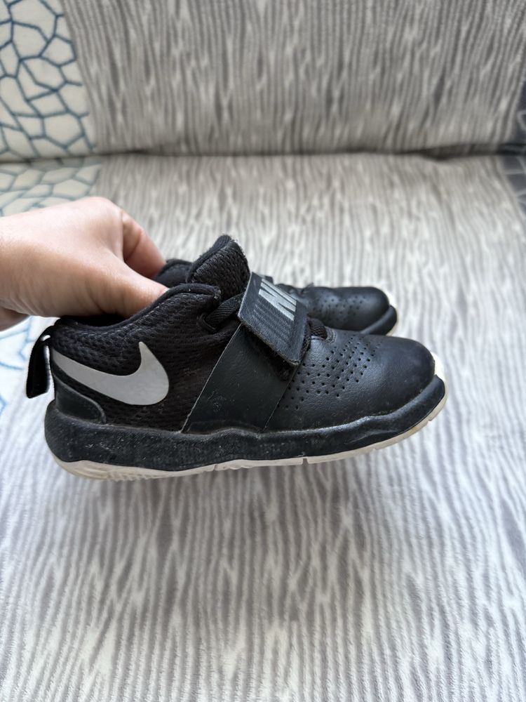 Кросівки на хлопчика nike team hustle