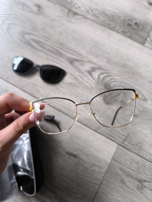 Oprawki do okularów korekcyjnych z nakładką okularów przeciwsłonecznyc