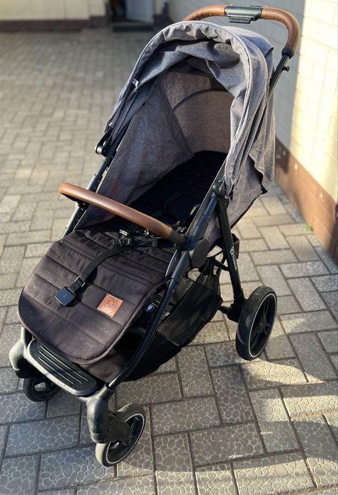 Прогулочная детская коляска