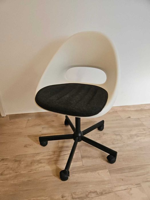 Cadeira p/escritório, branco com rodízios