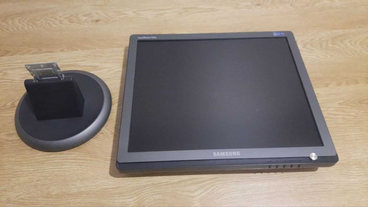 Монітор Samsung 931BF — 19" / LCD / Працює, але без підсвітки