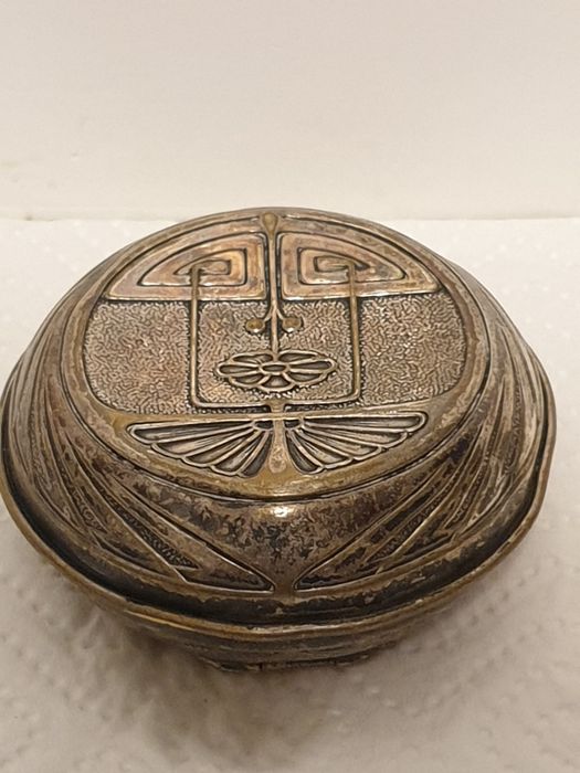 Linda antiga caixa de rapé prateada e dourada com esmalte