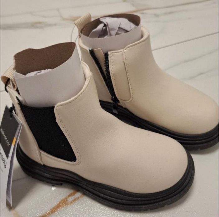 Чобітки на дівчинку