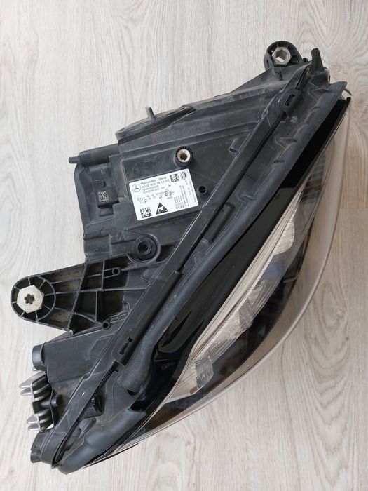Farol Mercedes-Benz C class W205 Direito
