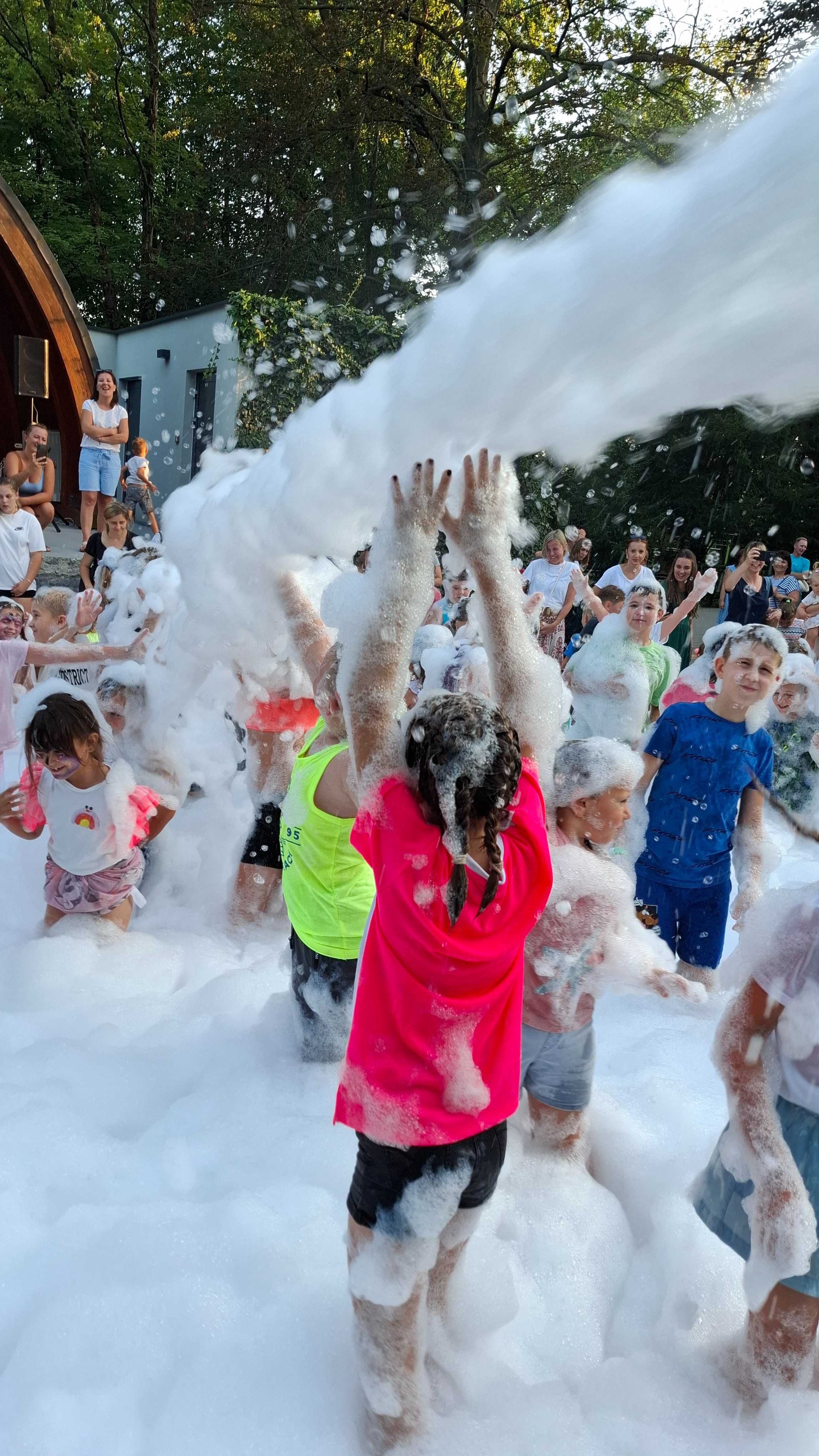 Dmuchańce dmuchaniec zjeżdżalnia animacje event pianaparty holi namiot