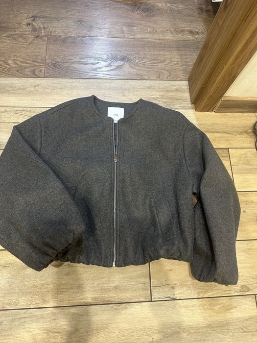 Пальто бомбер сірий mango