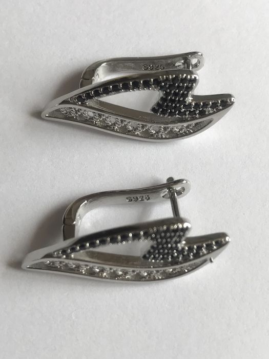 Piękne czarno-białe serce Kolczyki  srebro 925 z cyrkonią