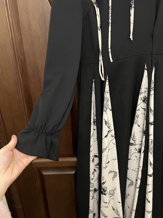 Сукня чорна з вставками