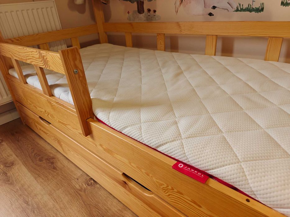 Łóżeczko dziecięce domek barierki szuflada