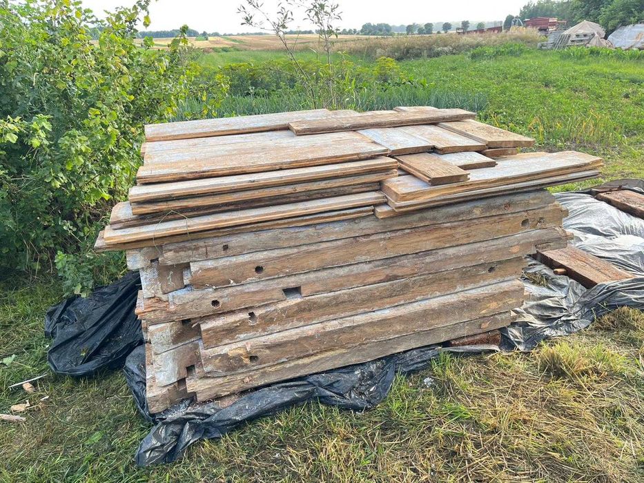 Stare drewno z rozbiórki domu bale kantówki deski