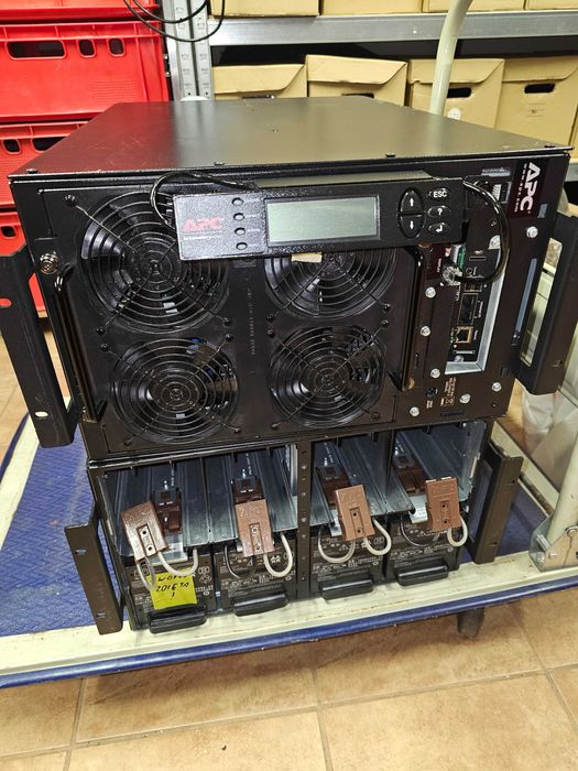 APC Smart-UPS RT 15kVA RM 230V bez akumulatorów