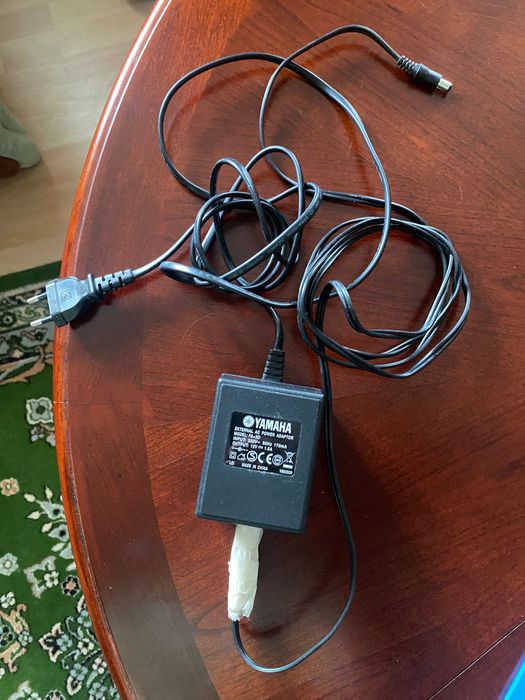 Клавішний інструмент Yamaha DGX 305