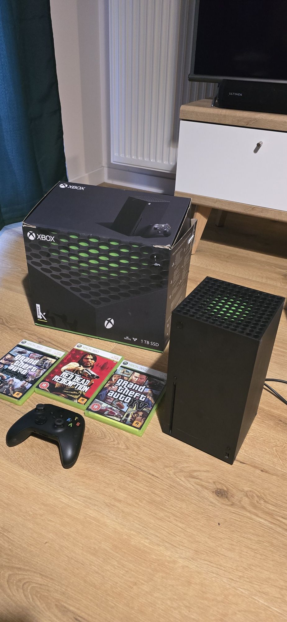 XBOX Series X 1TB + 1 pad + 3 gry