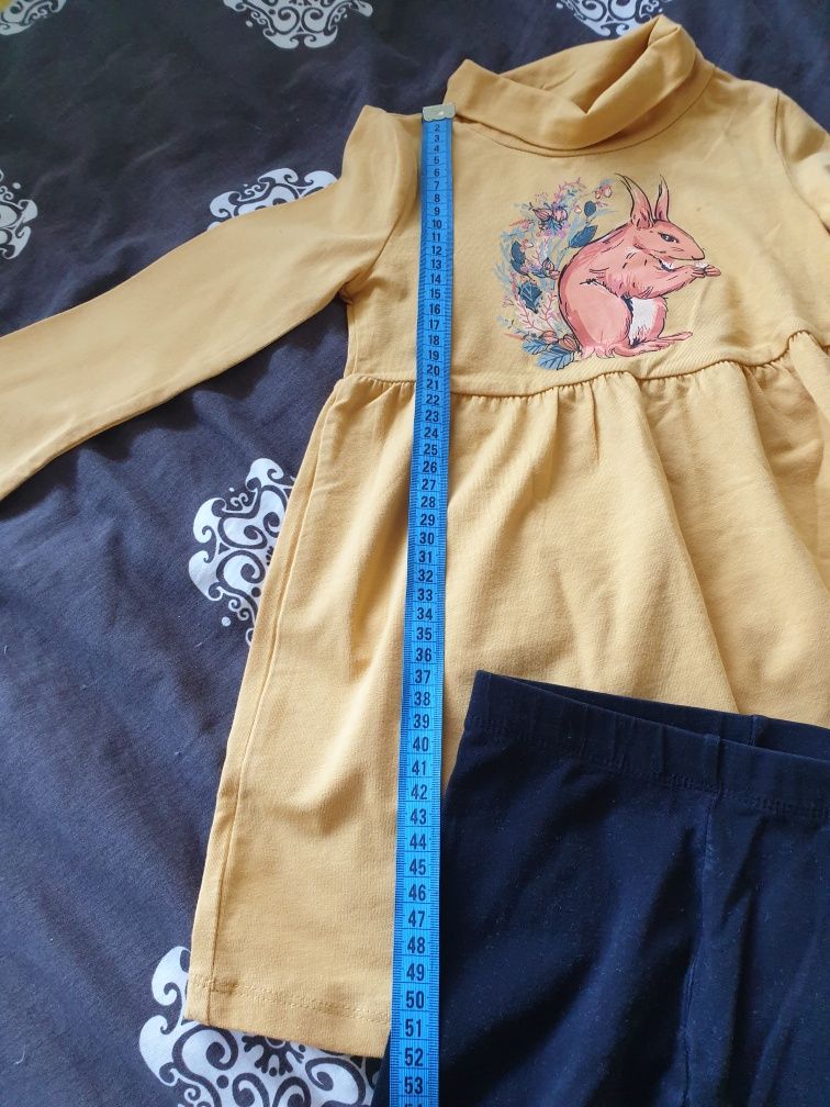 Paka ubranek 110 sukienki, leginsy