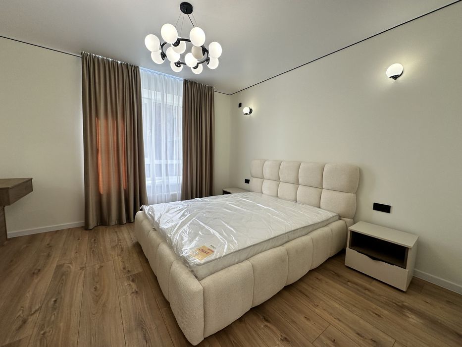 Продаю 2к з кухнею студією біля озера.