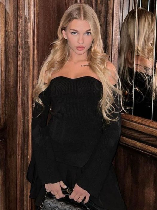 Трикотажна кофта з оголеними плечиками, топ з декольте