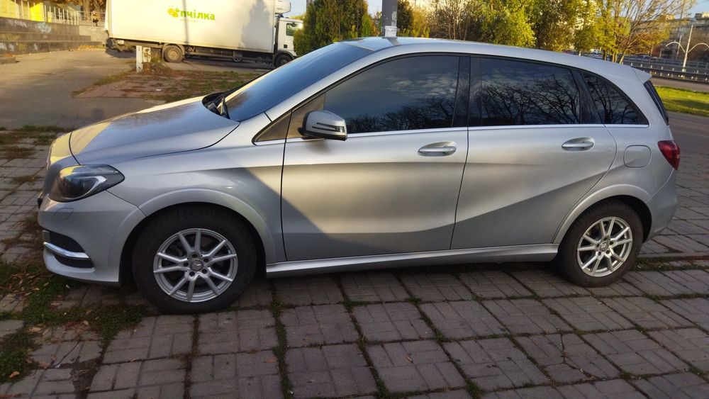 Mercedes Benz B 250E