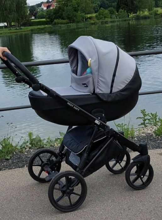 Дитяча коляска майже нова