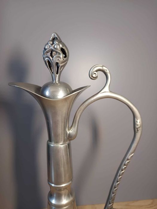 Garrafa de Vinho em Estanho 95% – A.M. Vieira